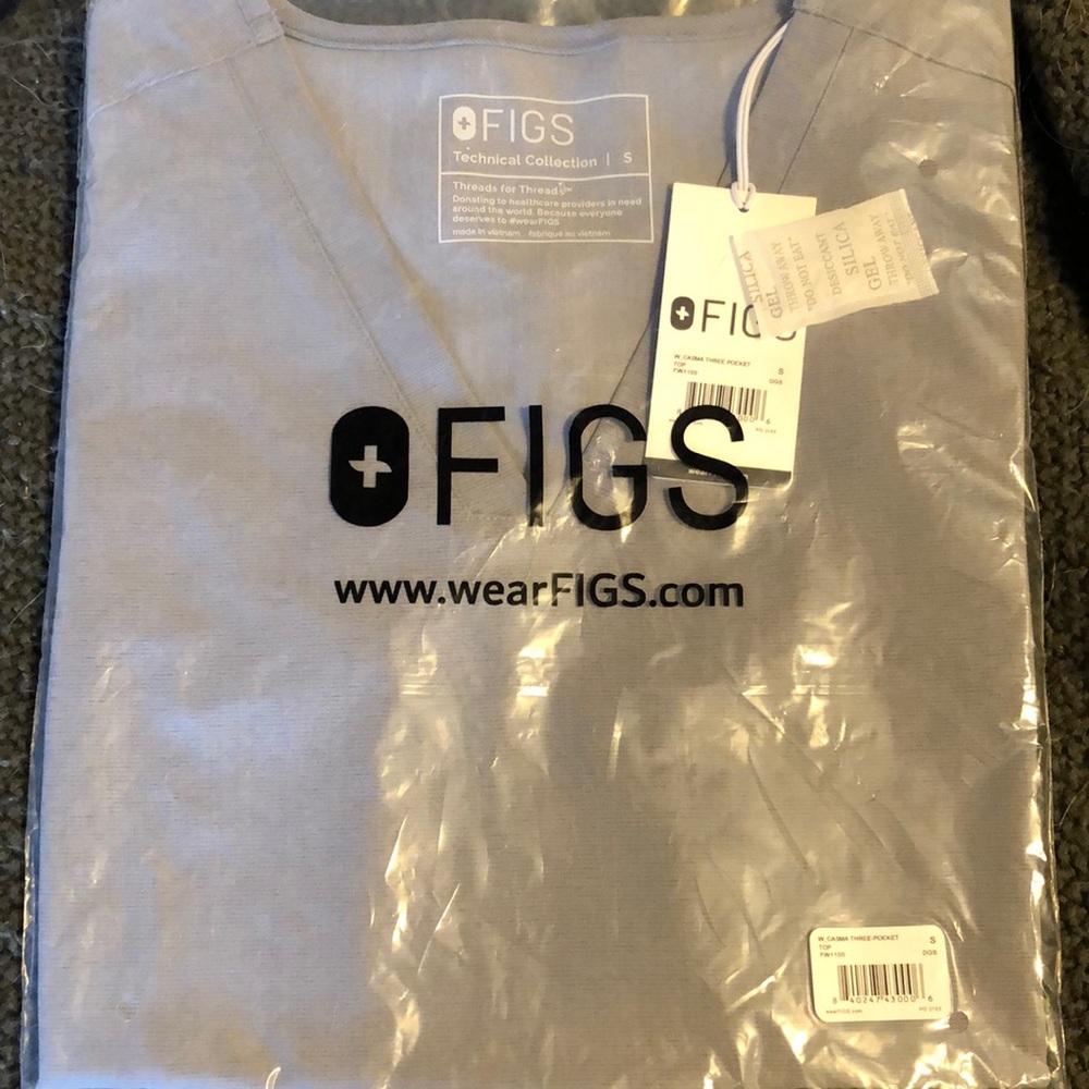 Brand new with tags Figs dark space grey.